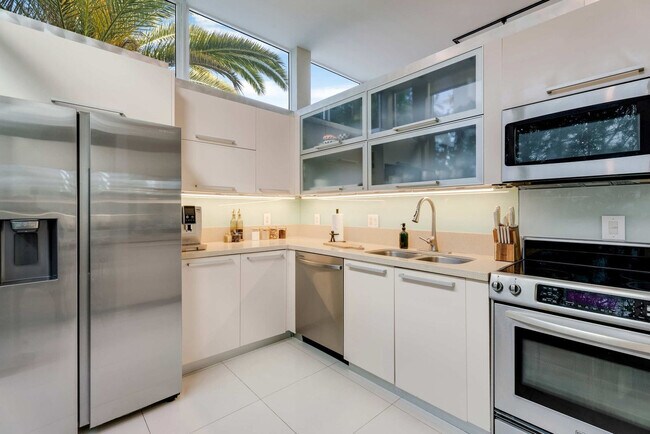 Building Photo - 1884 SW 17th St