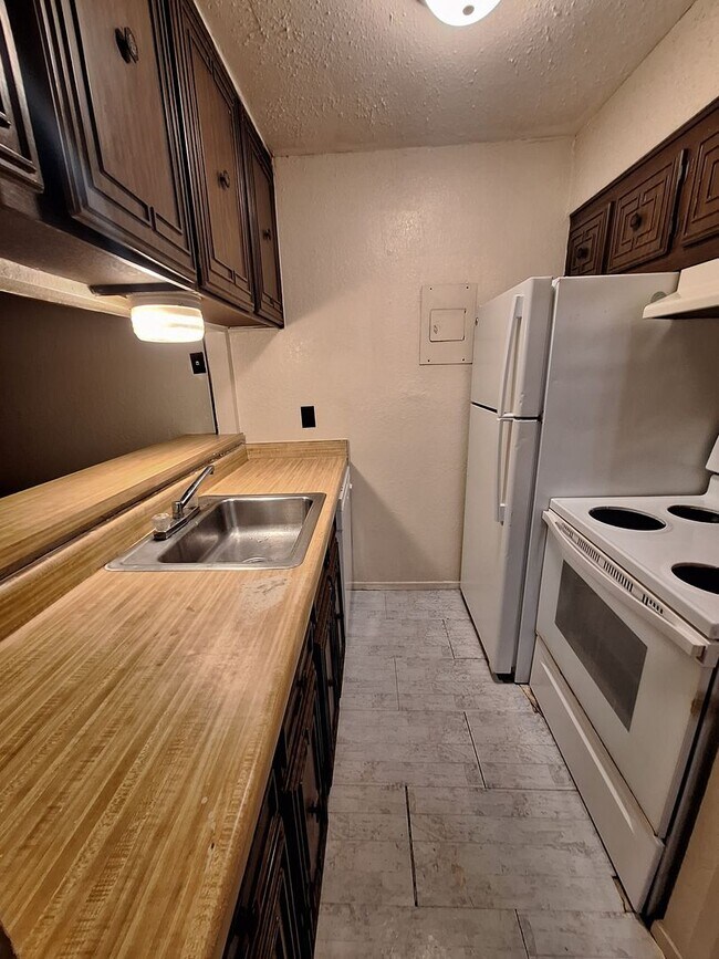 Building Photo - 1 bedroom, 1 bath