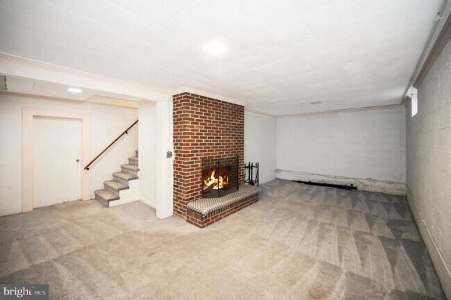 Building Photo - 1321 Royston St