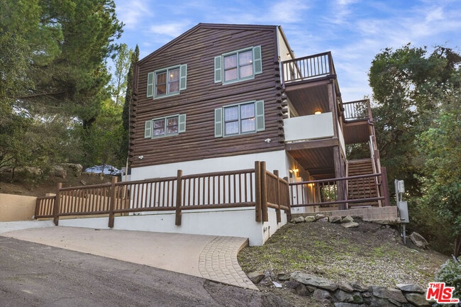 Building Photo - 373 Loftyhill Dr