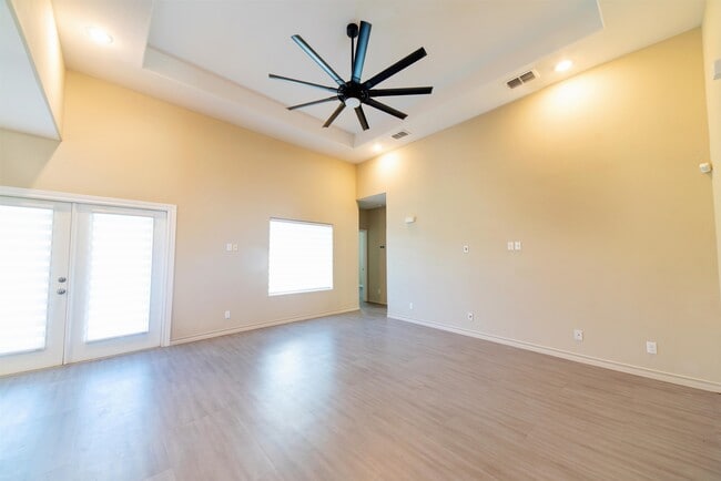 Building Photo - 120 Tranquilo Dr