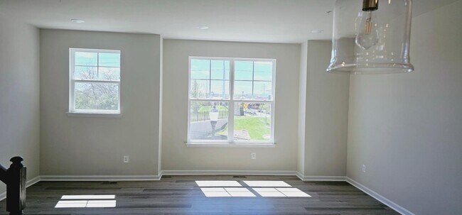 Building Photo - 2550 Hopton Ln