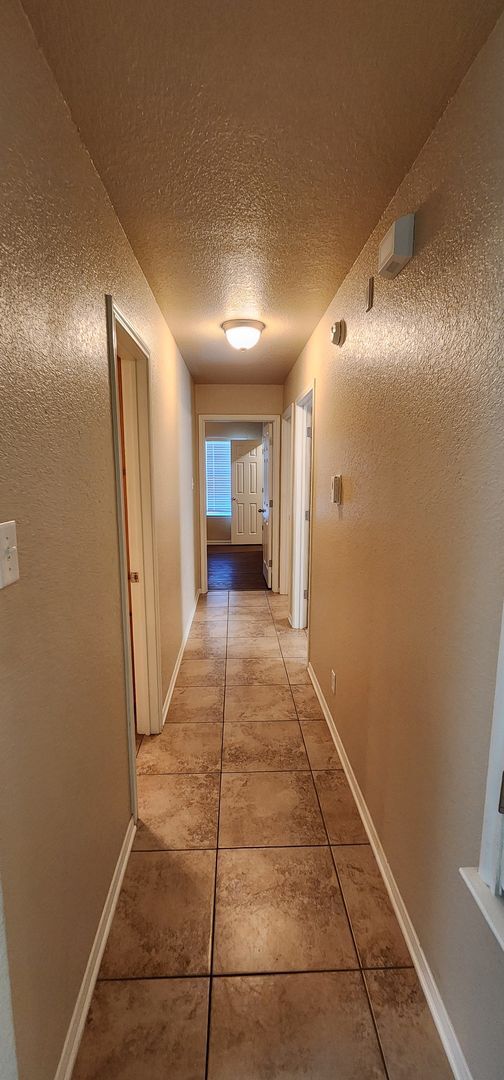 Building Photo - 3 Bedroom 2 bath Duplex South Killeen
