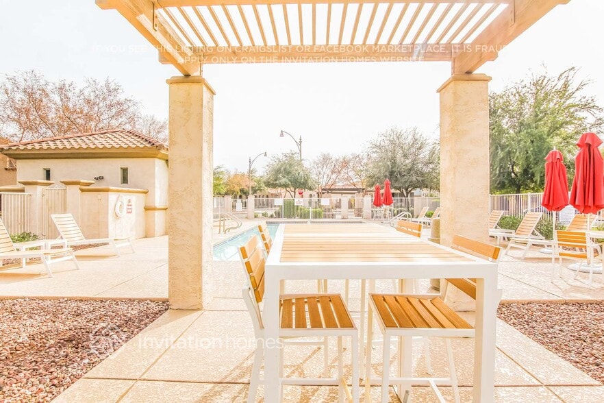 Building Photo - 1373 S Ponderosa Dr