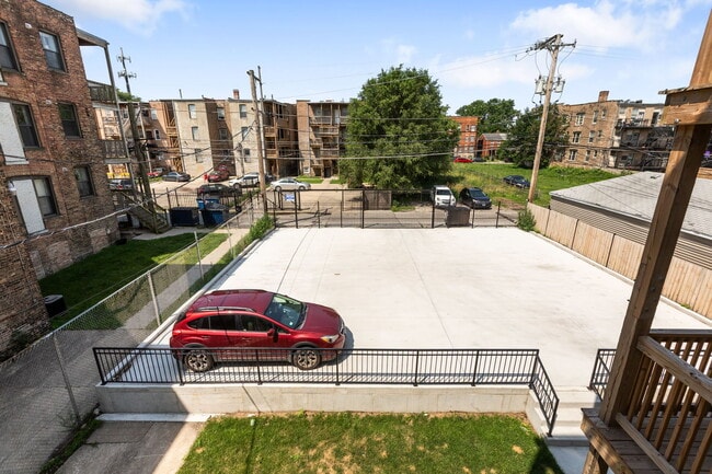Building Photo - 5724 S King Dr