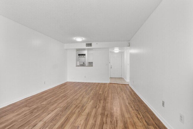 Building Photo - 1341 SE 3rd Ave