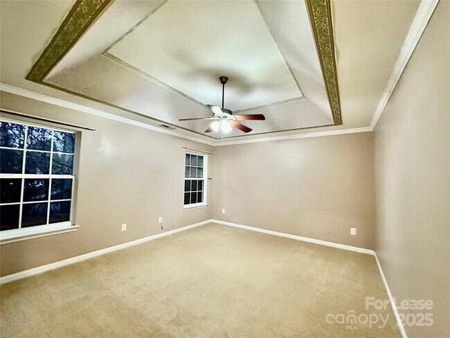 Building Photo - 1913 Thorn Crest Dr