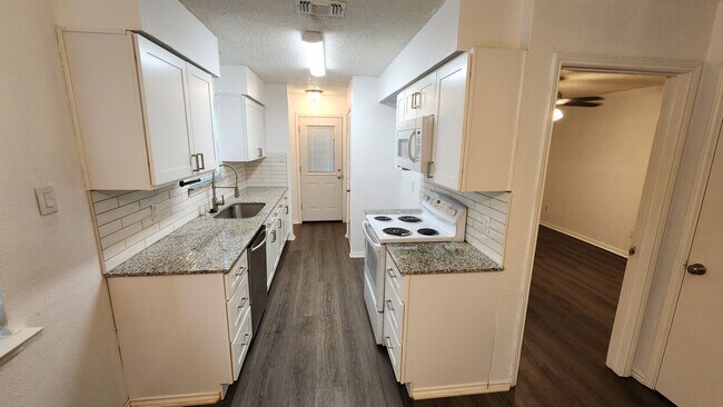 Building Photo - 2519 Lido Ln