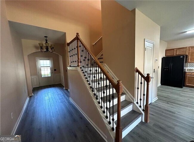 Building Photo - 6125 Crested Moss Dr