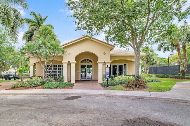 Building Photo - 7076 Middlebury Dr