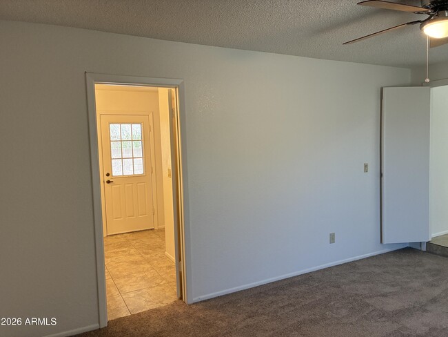 Building Photo - 10820 W Wagon Wheel Dr