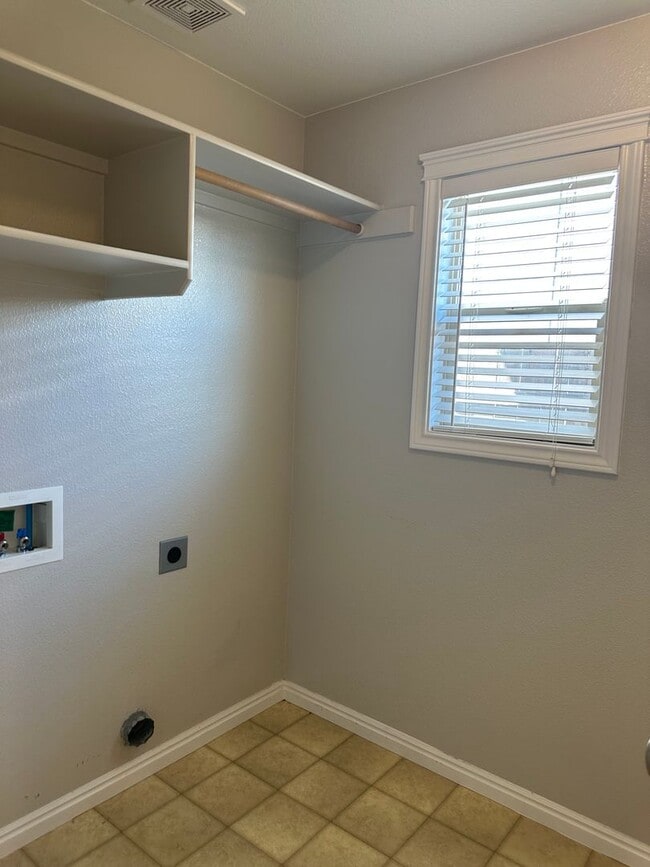Building Photo - $1,995.00 / Ready Now this 4 bedroom home ...