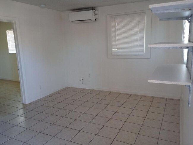 Building Photo - 1 bedroom in Eloy AZ 85131