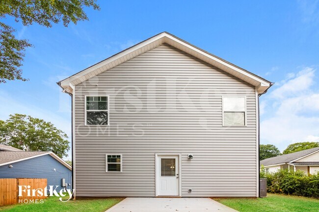 Building Photo - 606 N Scruggs St