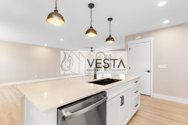 Building Photo - 9 Silent Pl