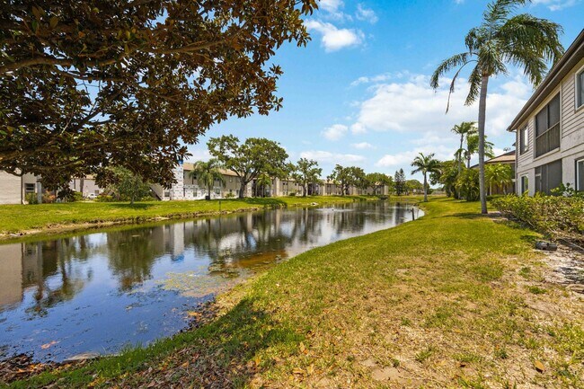 Building Photo - Seasonal or Annual 2 Bedroom, 2.5 Bathroom...