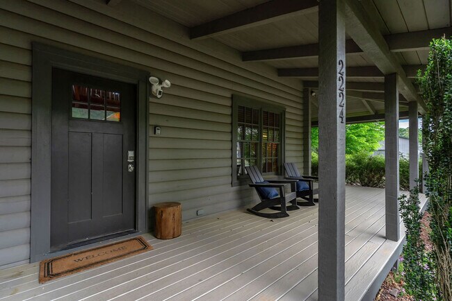 Building Photo - 2224 Brevard Rd