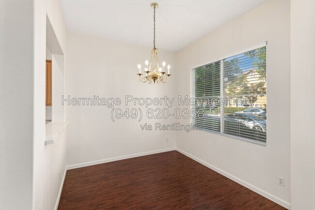 Building Photo - 51 Avanzare