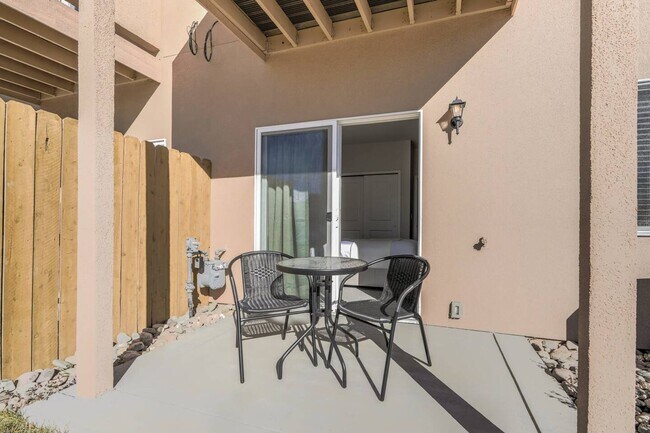 Building Photo - 2220 E La Salle St