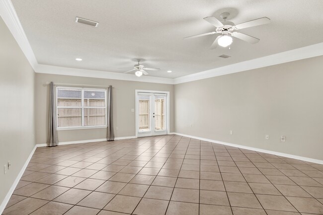 Building Photo - 501 Cotton Creek Dr