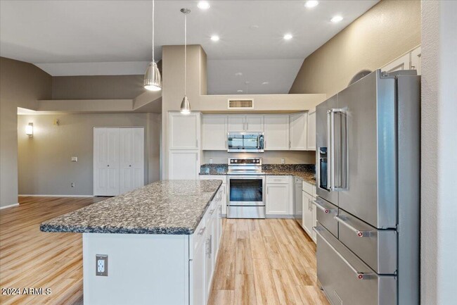 Building Photo - 5623 E Gelding Dr
