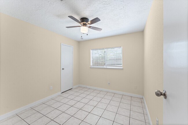 Building Photo - 5204 Beaverbrook Dr