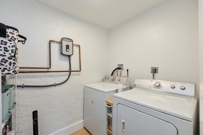 Building Photo - 4523 Fluvia Ave