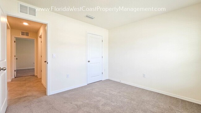 Building Photo - LOVELY 3 BEDROOM HOME WITHIN SILVERSTONE N...