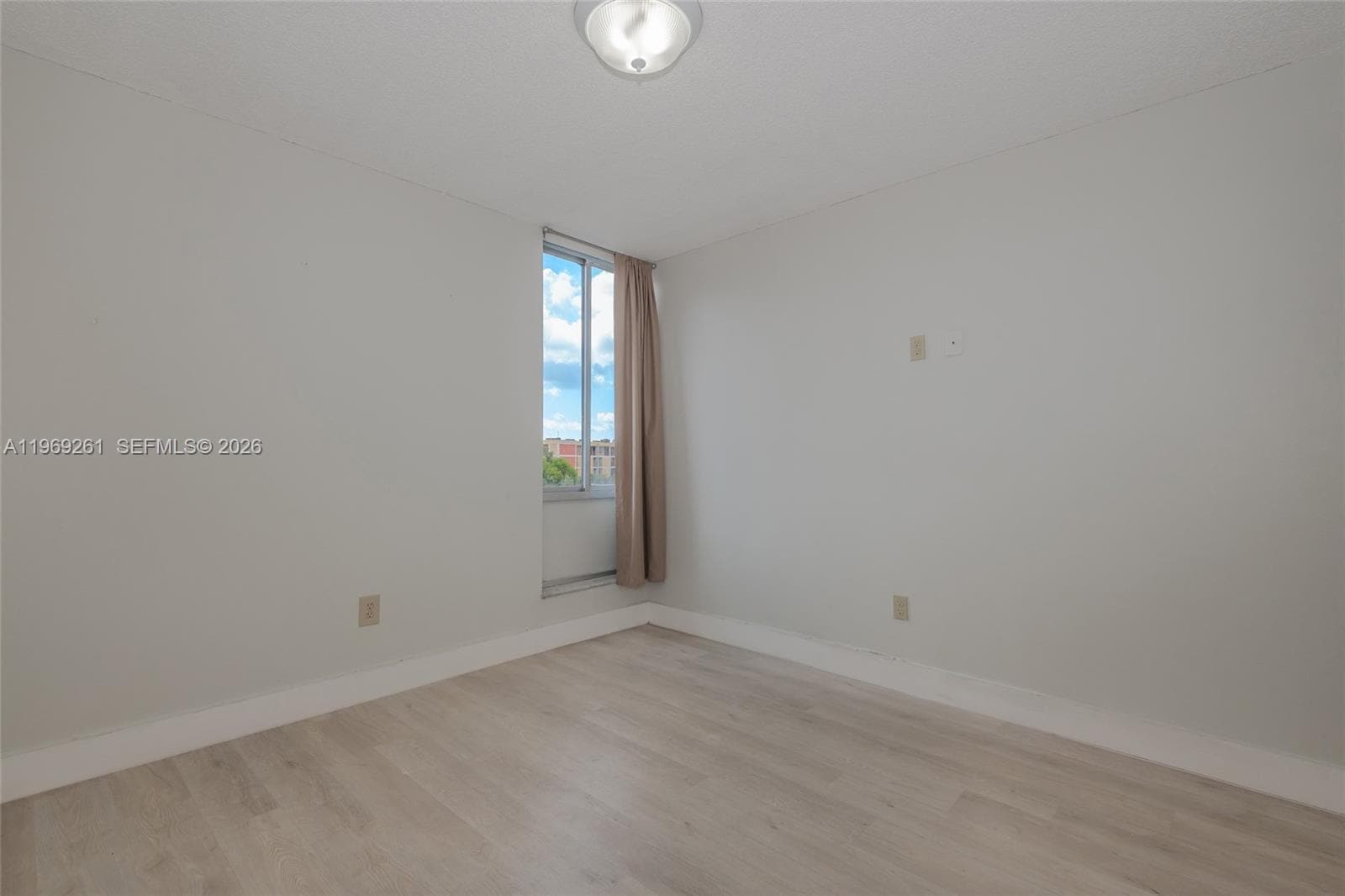 Building Photo - 9150 Fontainebleau Blvd