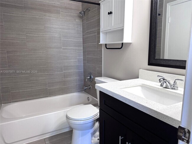 Building Photo - 10420 SW 158th Ct