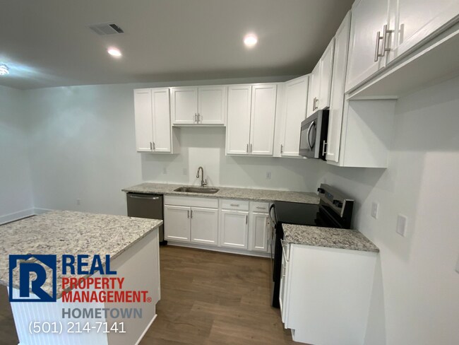 Building Photo - 2265 Rosemary Dr