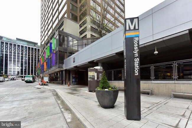 Building Photo - 1527 16th Rd N