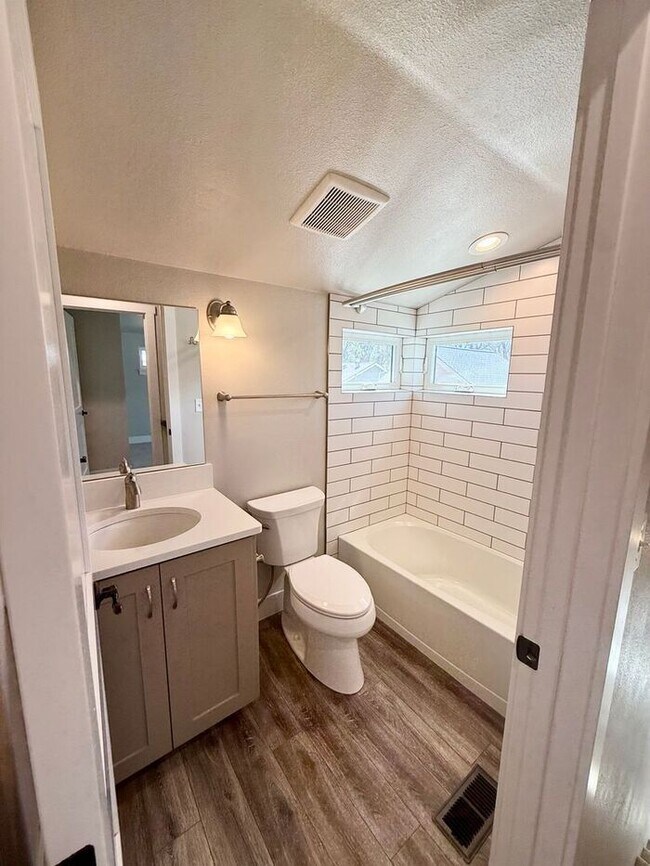 Building Photo - Modern Home in Heart of Old Town Fort Collins!