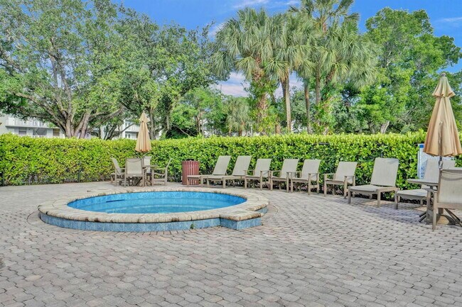 Building Photo - 1526 Whitehall Dr