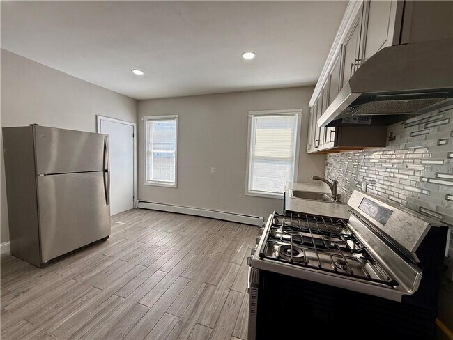 Building Photo - 1-59 Robin St