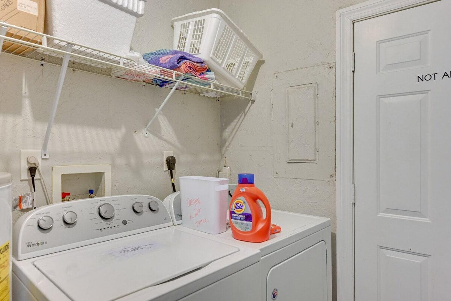 Building Photo - 1555 N Tuttle Ave