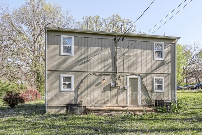 Building Photo - 831 Stewart Ave