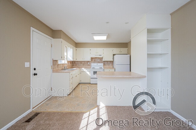 Building Photo - 504 Roselle Ln