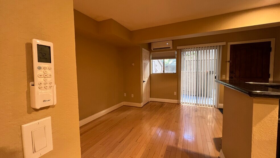 Building Photo - 3927 Nobel Dr