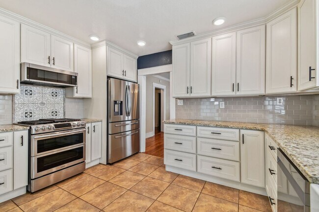 Building Photo - Riverside Heights Historic Bungalow!