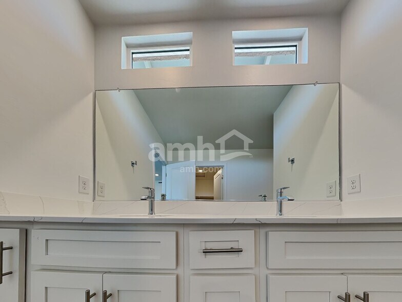 Building Photo - 6293 W Paseo Vito