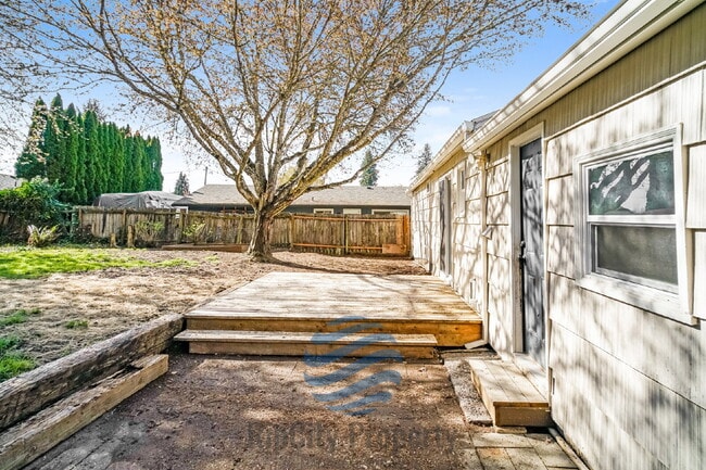 Building Photo - 1307 Elm St