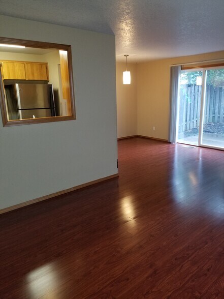 Building Photo - 3933 SW Pinewood Way