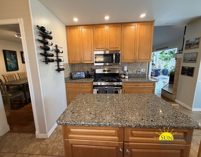 Building Photo - Stunning 5 Bedroom Home in Mary Esther with Beach Access, Pool and Solar Panels!