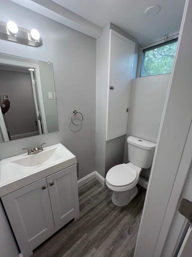 Building Photo - 4707 Chatford Ave