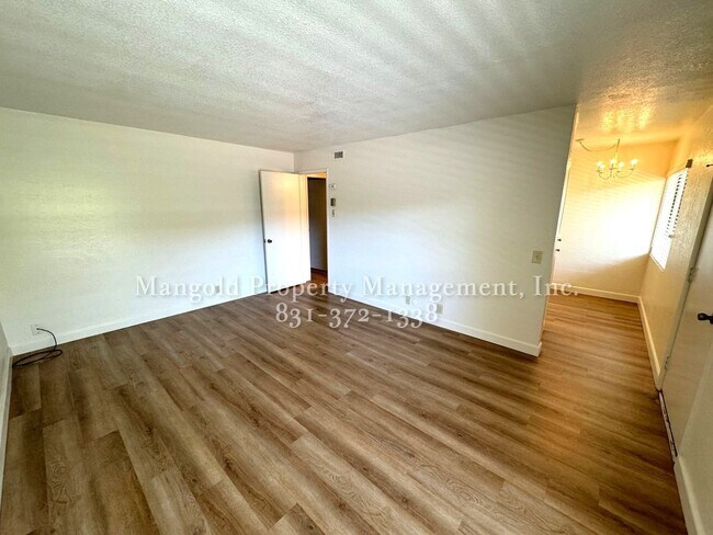 Building Photo - Spacious 1-Bed, 1-Bath Condo Located At Oc...