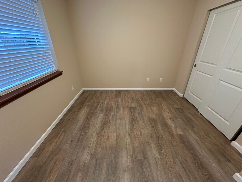 Building Photo - 17509 32nd Ave W