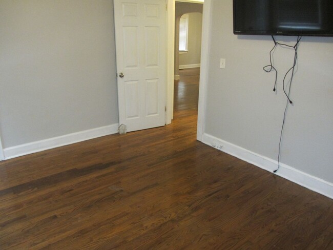 Building Photo - Charming 2 bedroom home close to St Francis!