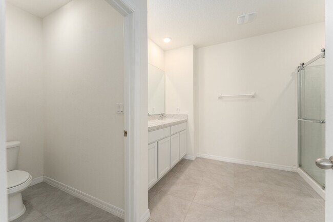 Building Photo - "Spacious 5-Bed Oasis located in SouthShore Bay!