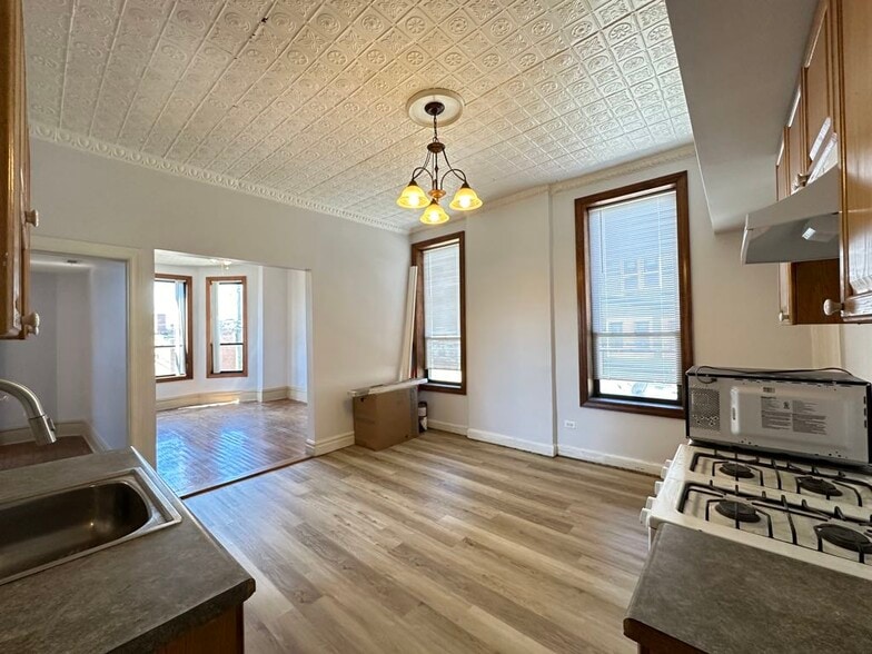 Building Photo - 2347 W 24th Pl